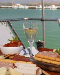 food on boat